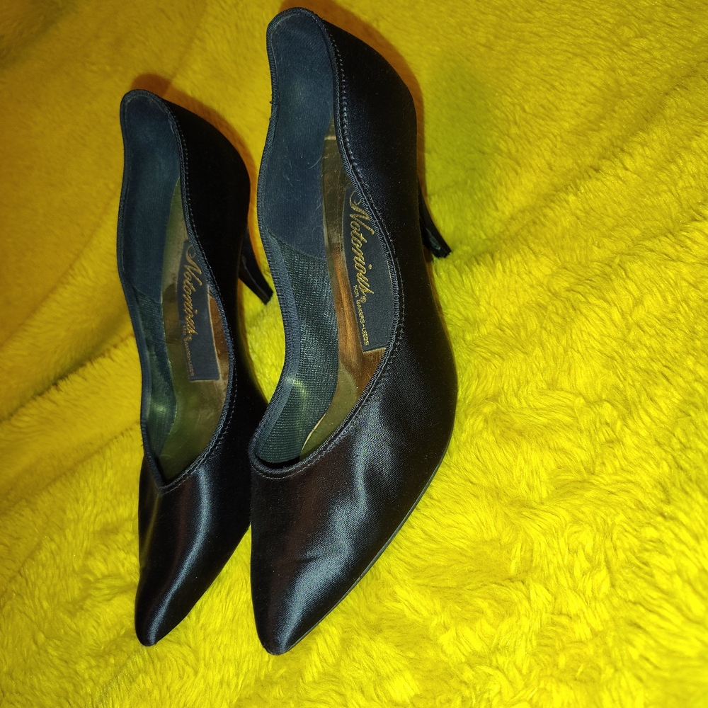 Vintage Notorious For Bakers Leeds Heels Size 7